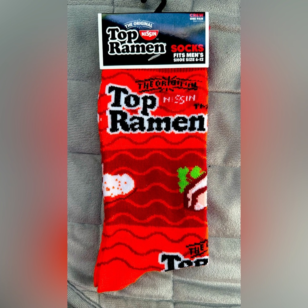 Top Ramen fun novelty Men’s socks.